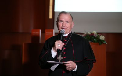 Preminuo biskup Valentin Pozaić, isusovac